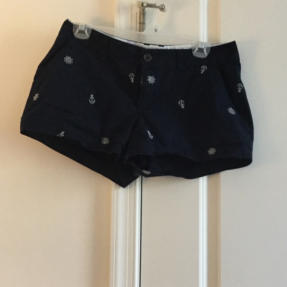 Old Navy nautical themed shorts